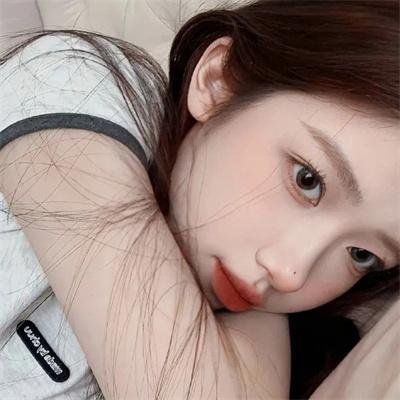 生活艰难所以快乐 海报